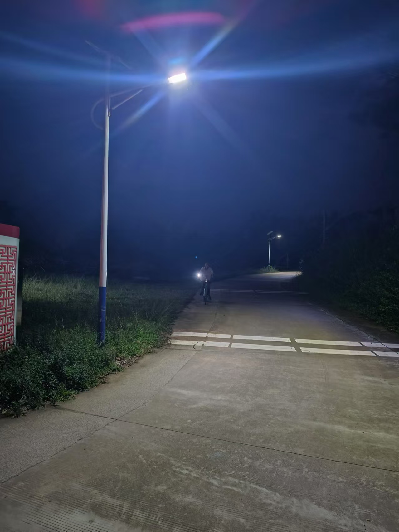 太阳能路灯照亮灾后重建之路