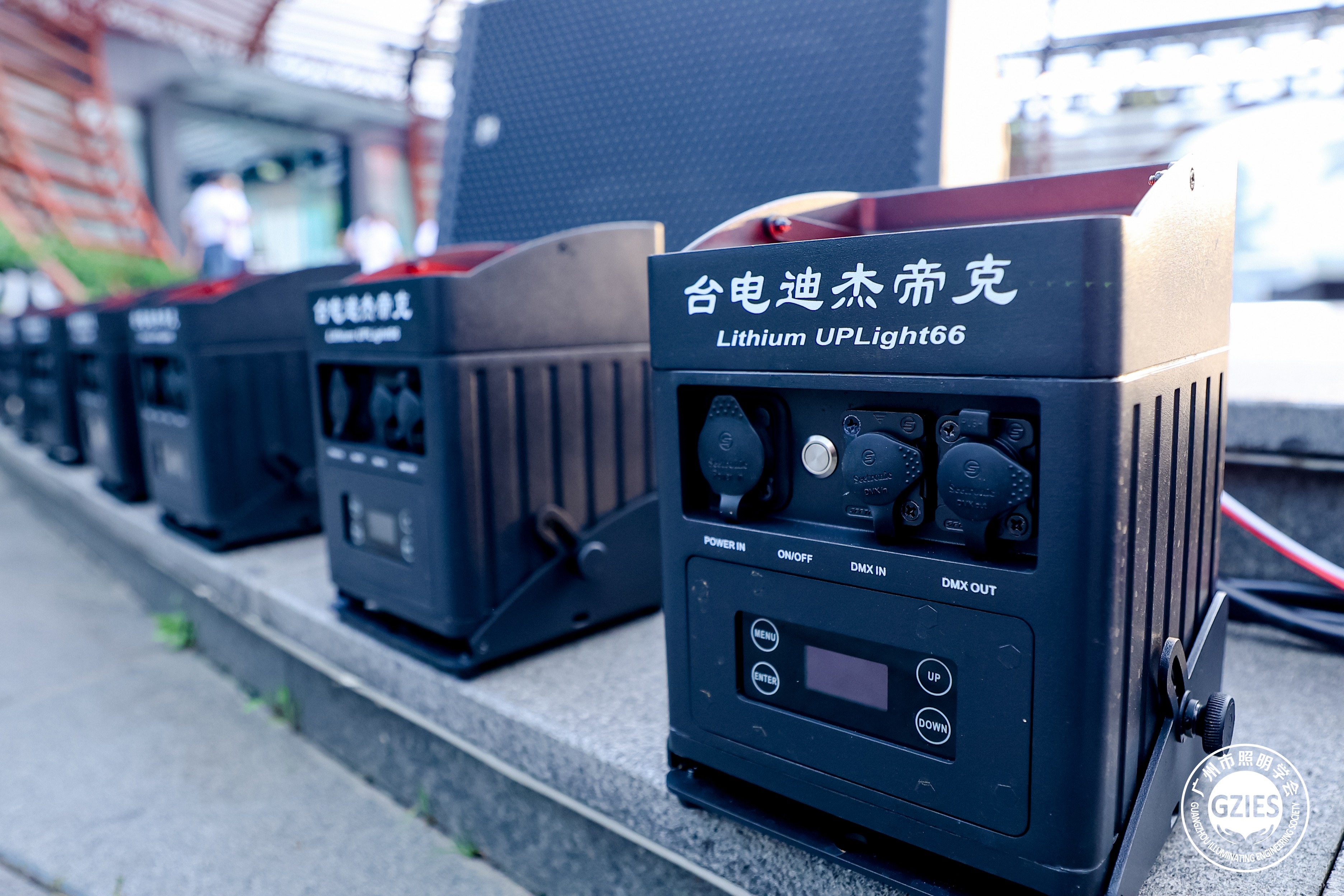 广州台电锂电灯为《大美流溪河，光行山水间》光影秀增色添彩